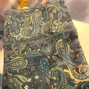 High waisted leggings, excellent fabric, beautiful forest green paisley print!